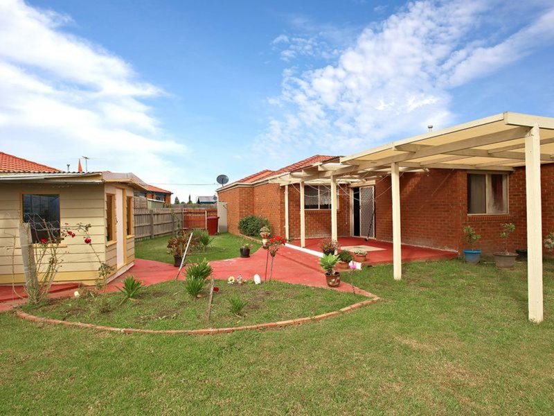 Photo - 8 Armoy Close, Cranbourne East VIC 3977 - Image 7