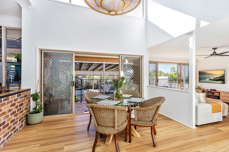Photo - 8 Armstrong Way, Highland Park QLD 4211 - Image 5