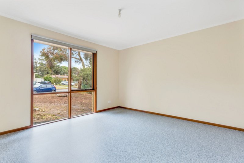 Photo - 8 Arnhem Crescent, Hackham West SA 5163 - Image 5