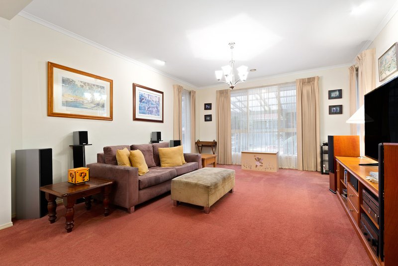 Photo - 8 Arnott Place, Narre Warren North VIC 3804 - Image 2