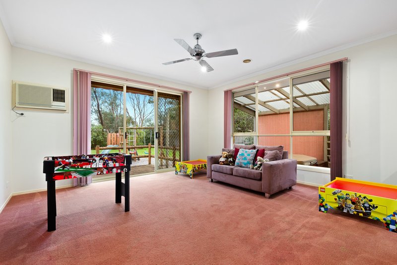 Photo - 8 Arnott Place, Narre Warren North VIC 3804 - Image 6