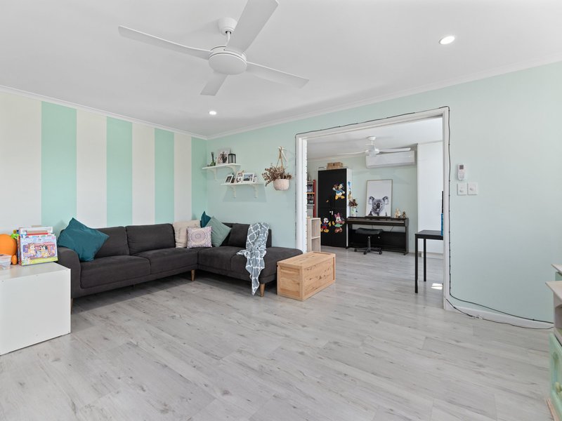 Photo - 8 Arrakune Crescent, Kallangur QLD 4503 - Image 4