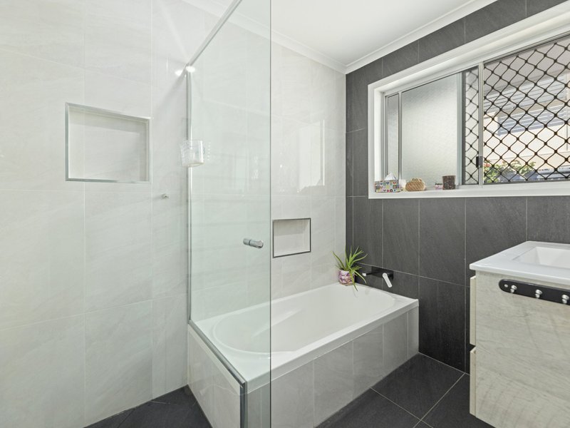 Photo - 8 Arrakune Crescent, Kallangur QLD 4503 - Image 10