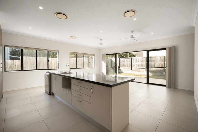 Photo - 8 Arrosa Street, Calamvale QLD 4116 - Image 5