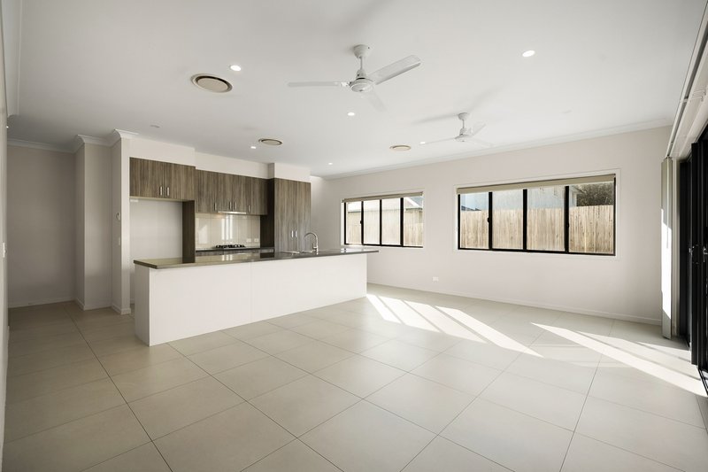 Photo - 8 Arrosa Street, Calamvale QLD 4116 - Image 9