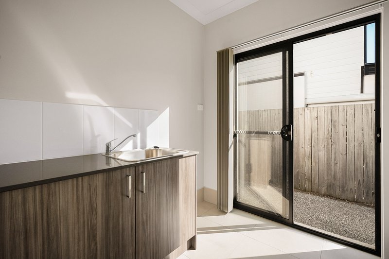 Photo - 8 Arrosa Street, Calamvale QLD 4116 - Image 11