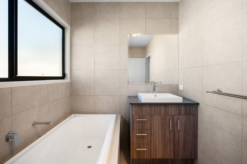 Photo - 8 Arrosa Street, Calamvale QLD 4116 - Image 27