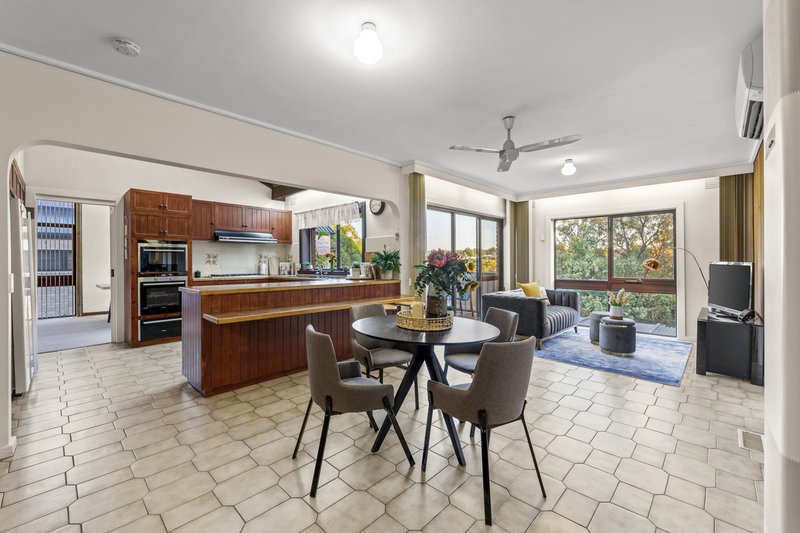 Photo - 8 Arundel Court, Box Hill South VIC 3128 - Image 11