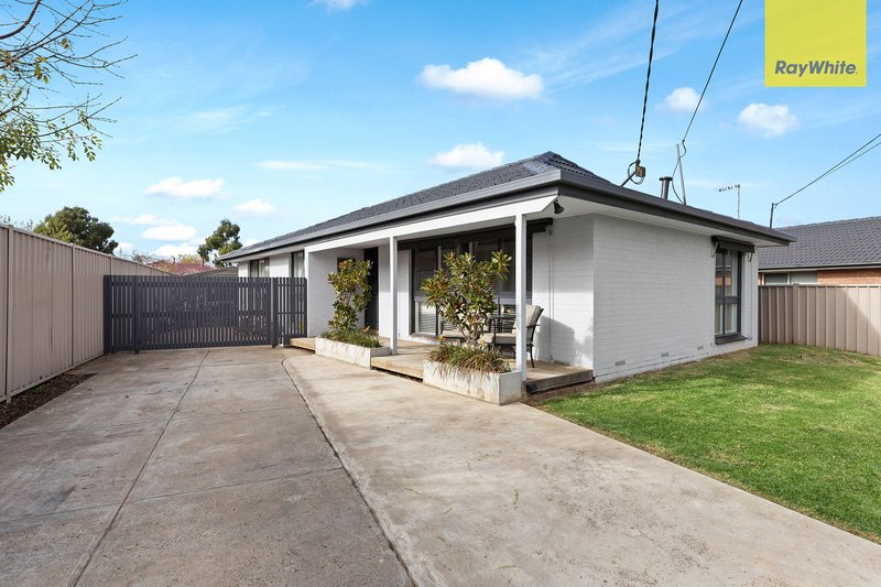 Photo - 8 Ascot Court, St Albans VIC 3021 - Image 2