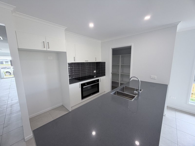 Photo - 8 Aspect Circuit, Flagstone QLD 4280 - Image 1