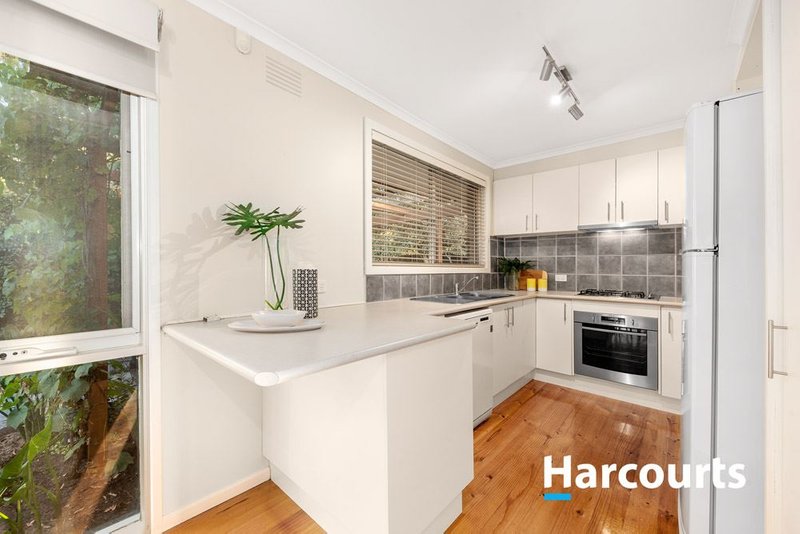 Photo - 8 Attenborough Square, Wantirna VIC 3152 - Image 3