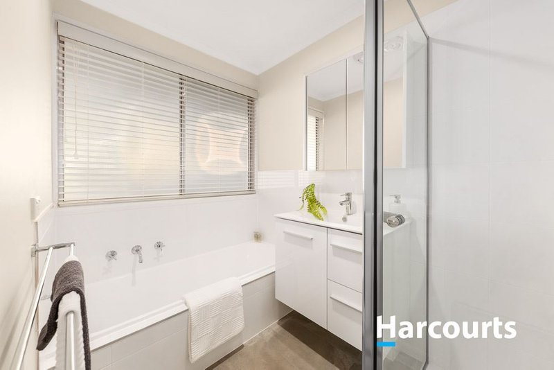 Photo - 8 Attenborough Square, Wantirna VIC 3152 - Image 6