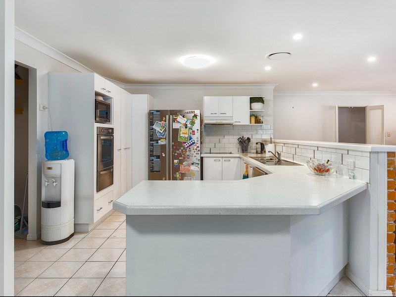 Photo - 8 Augusta Court, Albany Creek QLD 4035 - Image 3