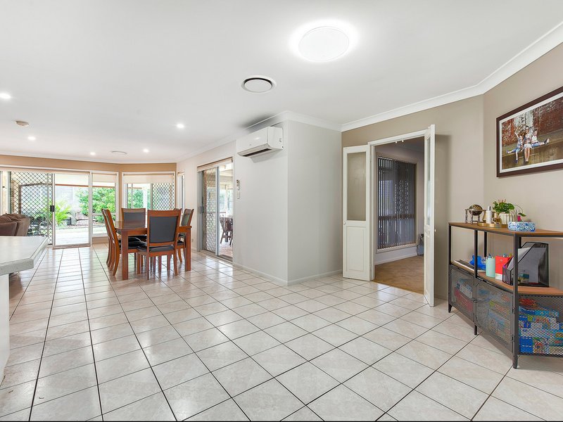 Photo - 8 Augusta Court, Albany Creek QLD 4035 - Image 4