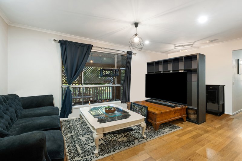 Photo - 8 Augustins Crescent, Petrie QLD 4502 - Image 8