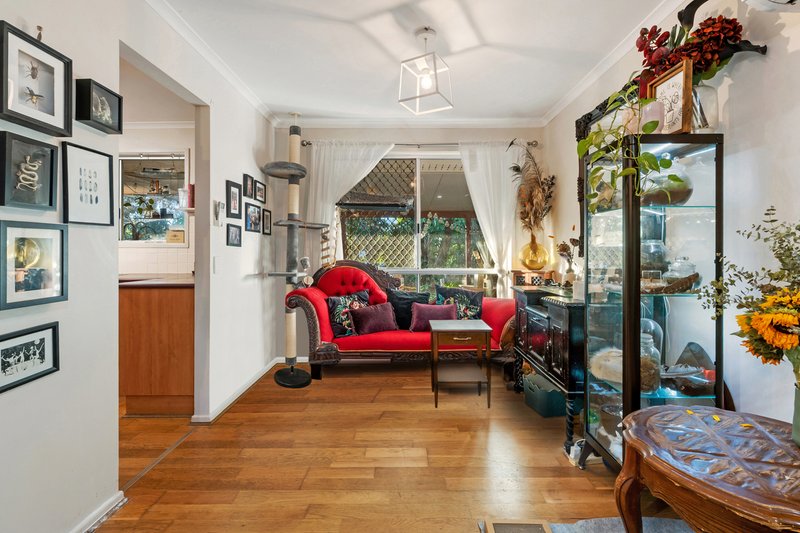 Photo - 8 Augustins Crescent, Petrie QLD 4502 - Image 11