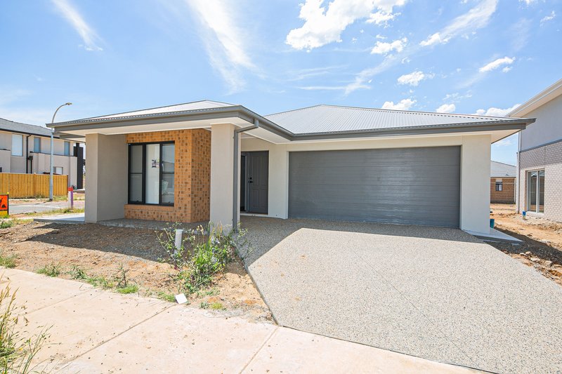 8 Auty Way, Clyde North VIC 3978