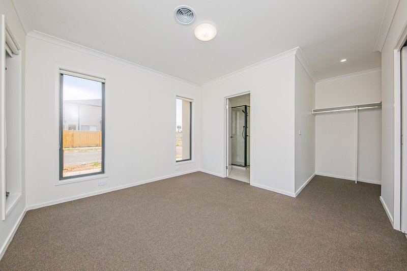 Photo - 8 Auty Way, Clyde North VIC 3978 - Image 7