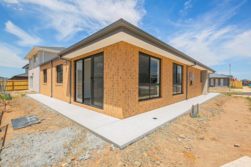 Photo - 8 Auty Way, Clyde North VIC 3978 - Image 13