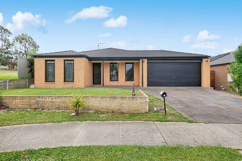 8 Avalon Crescent, Cranbourne East VIC 3977