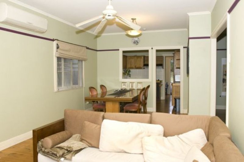 Photo - 8 Avesnes Street, Holland Park QLD 4121 - Image 5