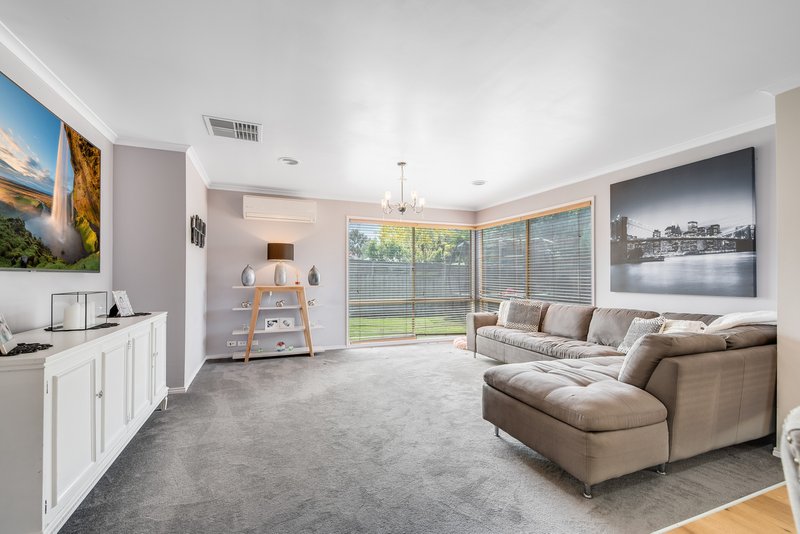 Photo - 8 Avion Rise, South Morang VIC 3752 - Image 6