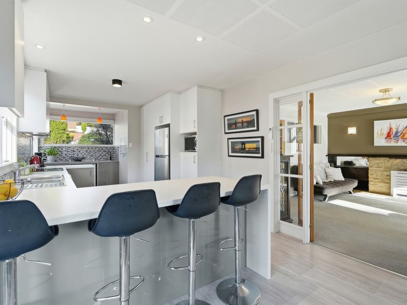 Photo - 8 Avoca Street, Lindisfarne TAS 7015 - Image 7
