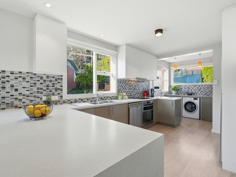 Photo - 8 Avoca Street, Lindisfarne TAS 7015 - Image 8