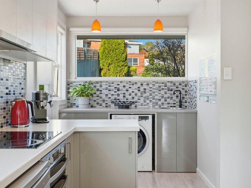 Photo - 8 Avoca Street, Lindisfarne TAS 7015 - Image 10