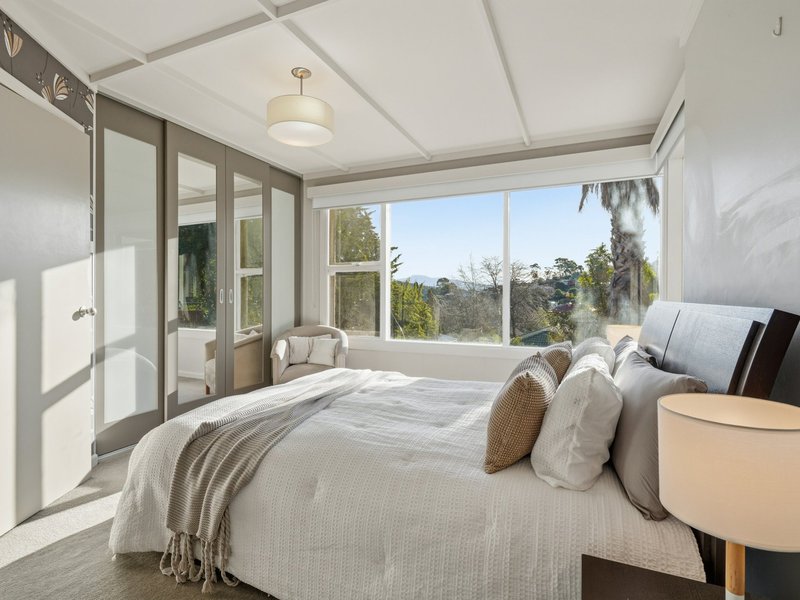 Photo - 8 Avoca Street, Lindisfarne TAS 7015 - Image 14