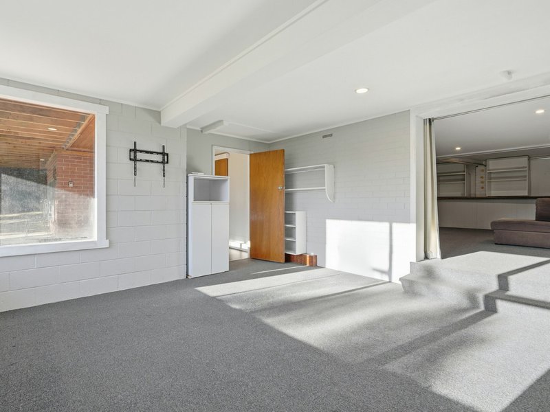 Photo - 8 Avoca Street, Lindisfarne TAS 7015 - Image 17