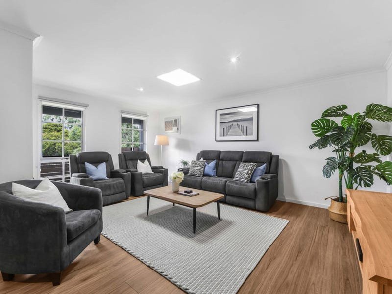 Photo - 8 Avonwood Close, Wantirna South VIC 3152 - Image 3