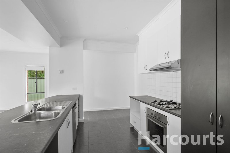 Photo - 8 Ayrvale Avenue, Lake Gardens VIC 3355 - Image 3