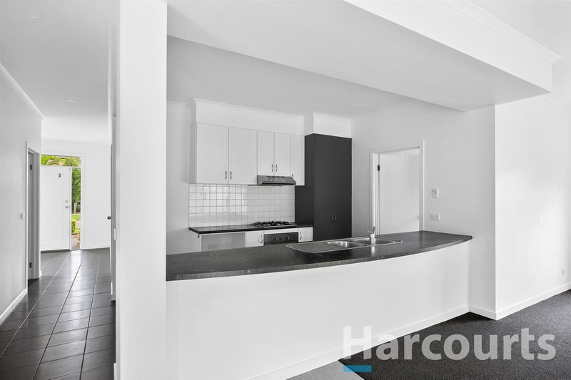 Photo - 8 Ayrvale Avenue, Lake Gardens VIC 3355 - Image 4