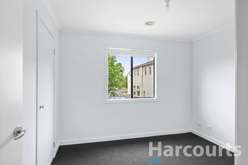 Photo - 8 Ayrvale Avenue, Lake Gardens VIC 3355 - Image 9