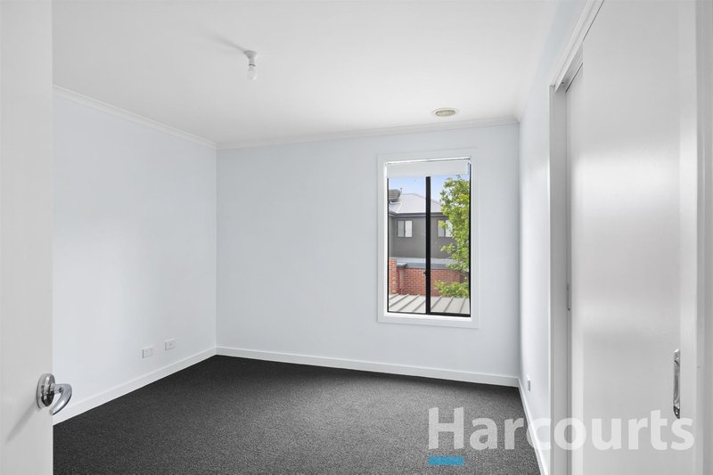 Photo - 8 Ayrvale Avenue, Lake Gardens VIC 3355 - Image 10