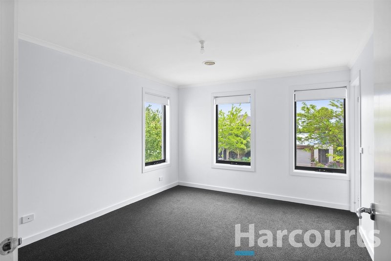 Photo - 8 Ayrvale Avenue, Lake Gardens VIC 3355 - Image 11