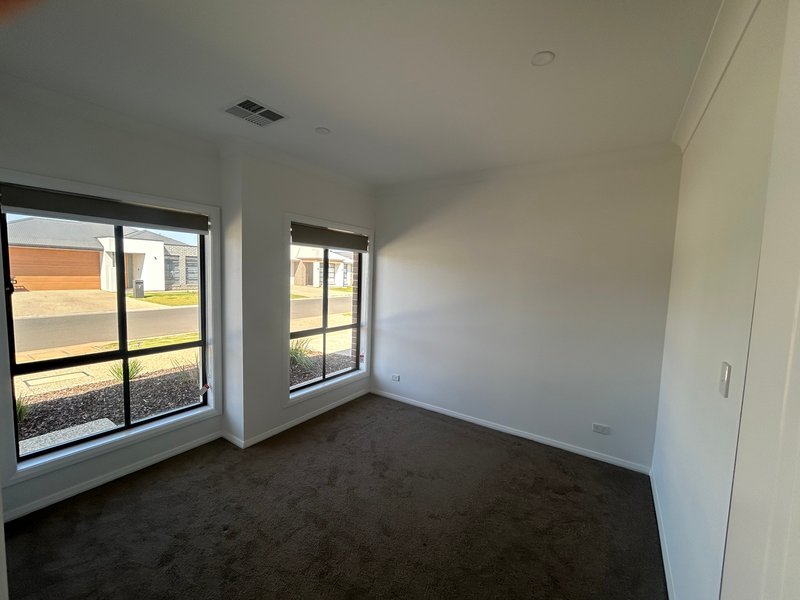 Photo - 8 Azalea Drive, Angle Vale SA 5117 - Image 4