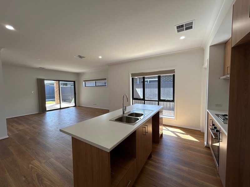 Photo - 8 Azalea Drive, Angle Vale SA 5117 - Image 7