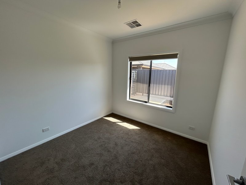 Photo - 8 Azalea Drive, Angle Vale SA 5117 - Image 14