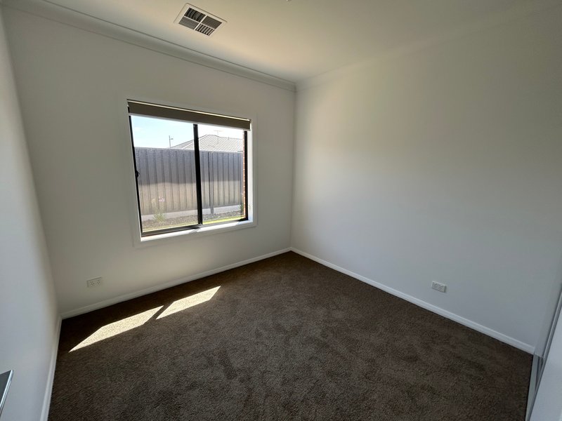 Photo - 8 Azalea Drive, Angle Vale SA 5117 - Image 15