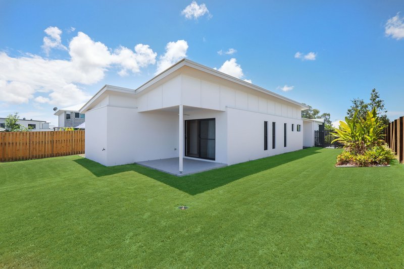 Photo - 8 Azure Way, Coomera QLD 4209 - Image 12