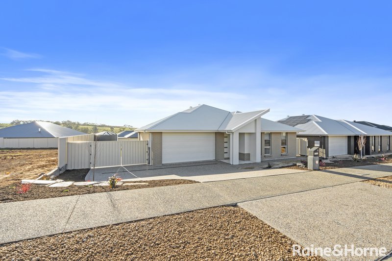 Photo - 8 Badcoe Crescent, Strathalbyn SA 5255 - Image 1