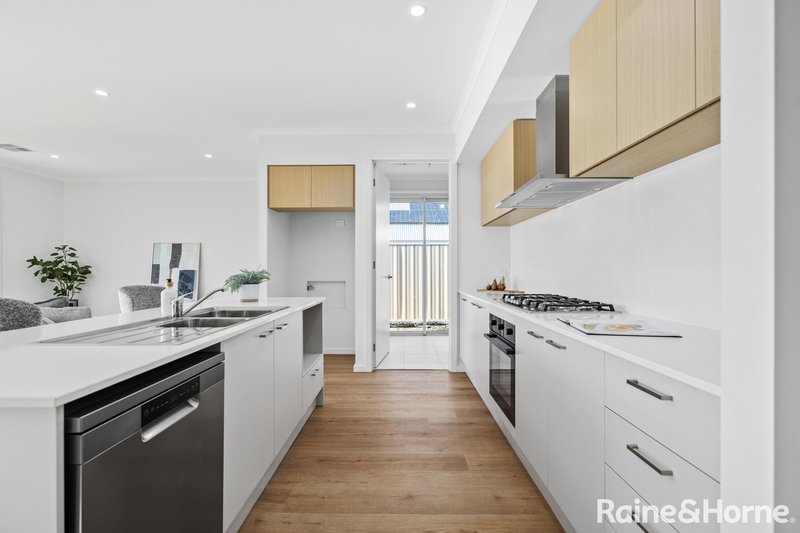 Photo - 8 Badcoe Crescent, Strathalbyn SA 5255 - Image 2