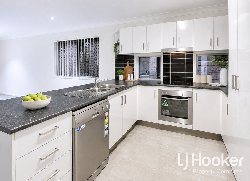 Photo - 8 Bailey Street, Yarrabilba QLD 4207 - Image 3