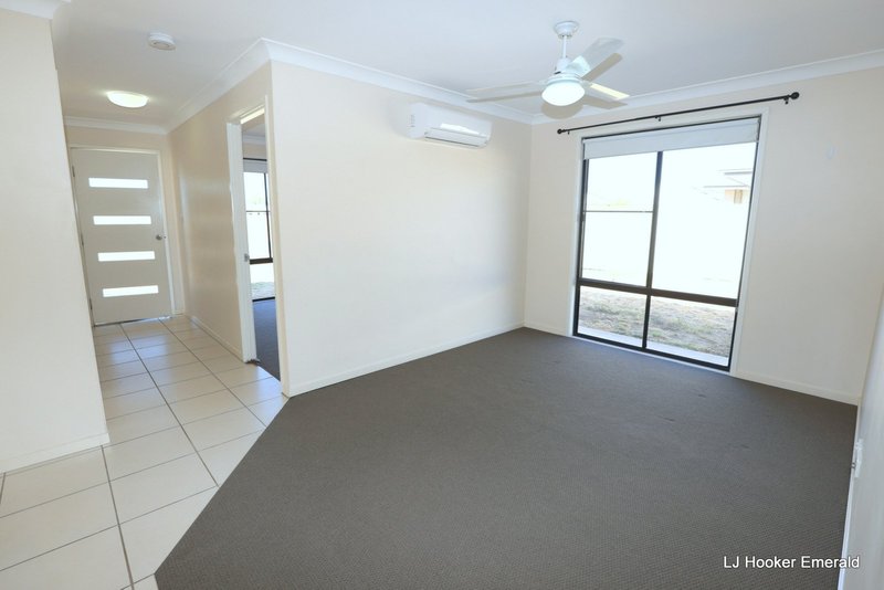 Photo - 8 Baird Street, Emerald QLD 4720 - Image 2