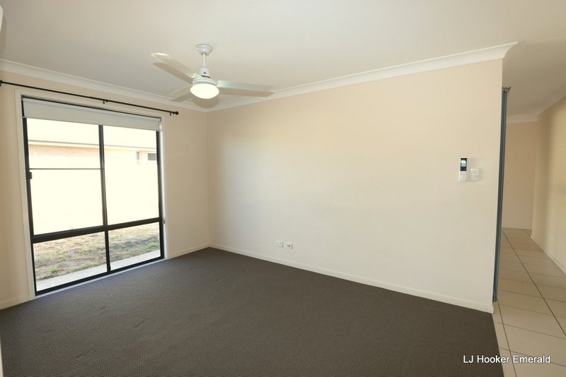 Photo - 8 Baird Street, Emerald QLD 4720 - Image 3