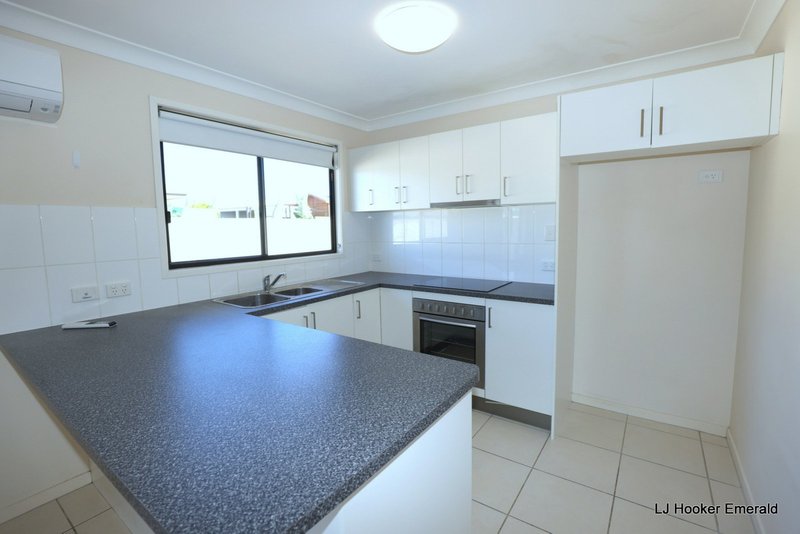 Photo - 8 Baird Street, Emerald QLD 4720 - Image 4