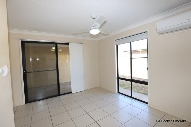 Photo - 8 Baird Street, Emerald QLD 4720 - Image 7