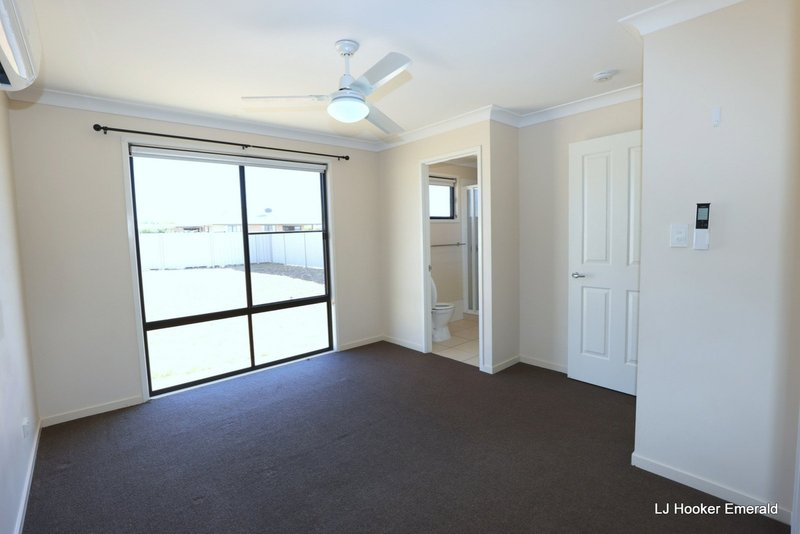 Photo - 8 Baird Street, Emerald QLD 4720 - Image 8